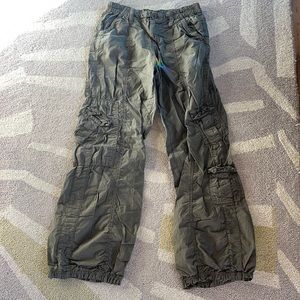 Selling these fun Y2K cargo pants. Super comfy!
